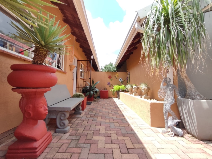 5 Bedroom Property for Sale in Stilfontein Ext 4 North West